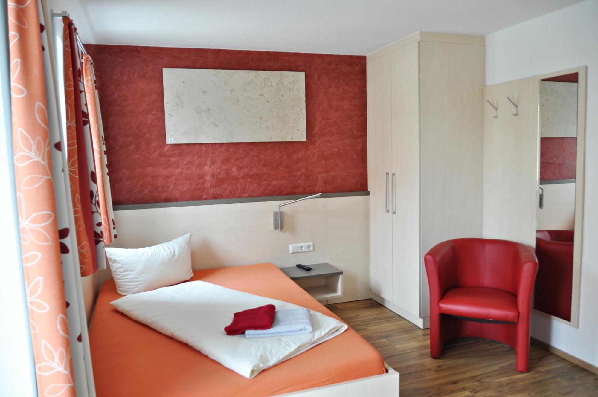 Goldener Schluessel Mit Gaestehaus Sina Nördlingen Quarto foto